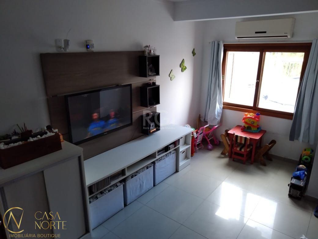 Casa à venda com 4 quartos, 100m², 2 suítes, 1 vaga, Rua Antônio Carlos Ribeiro no bairro Guarujá em Porto Alegre