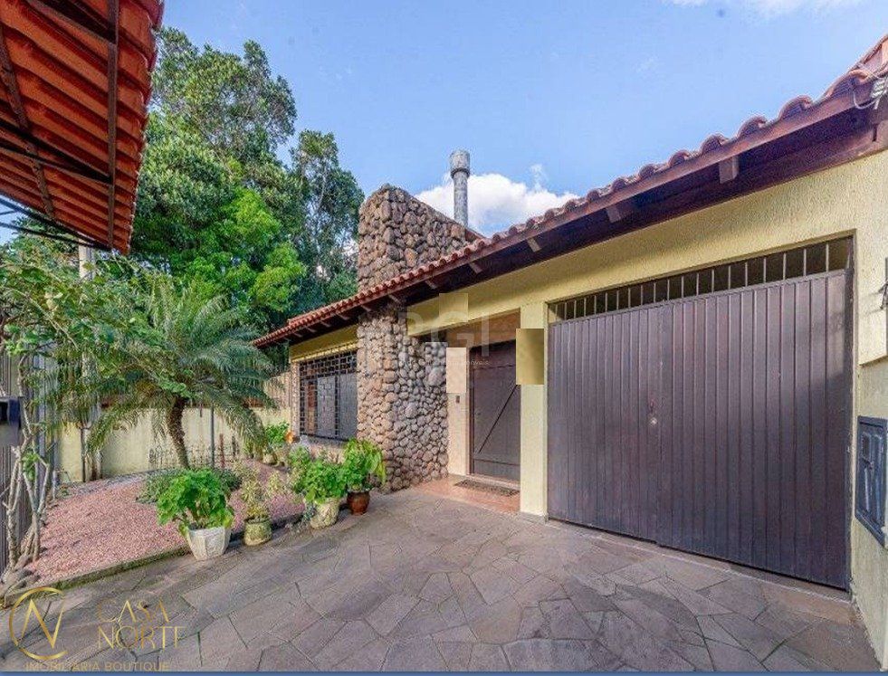 Casa à venda com 3 quartos, 195m², 1 suíte, 2 vagas, Rua Atlântida no bairro Ipanema em Porto Alegre