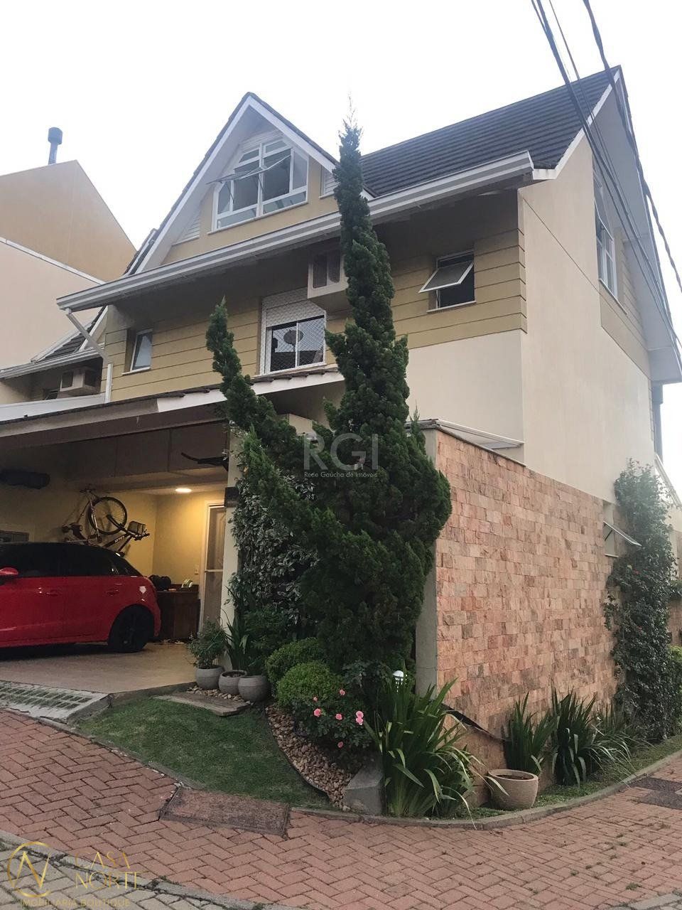 Casa de Condomínio à venda com 4 quartos, 209m², 2 suítes, 2 vagas, Avenida Engenheiro Ludolfo Boehl no bairro Teresópolis em Porto Alegre