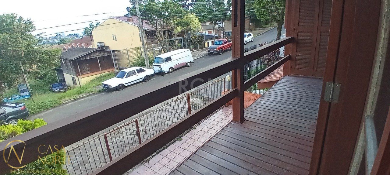 Casa à venda com 3 quartos, 107m², 2 vagas, Rua Liberal no bairro Tristeza em Porto Alegre