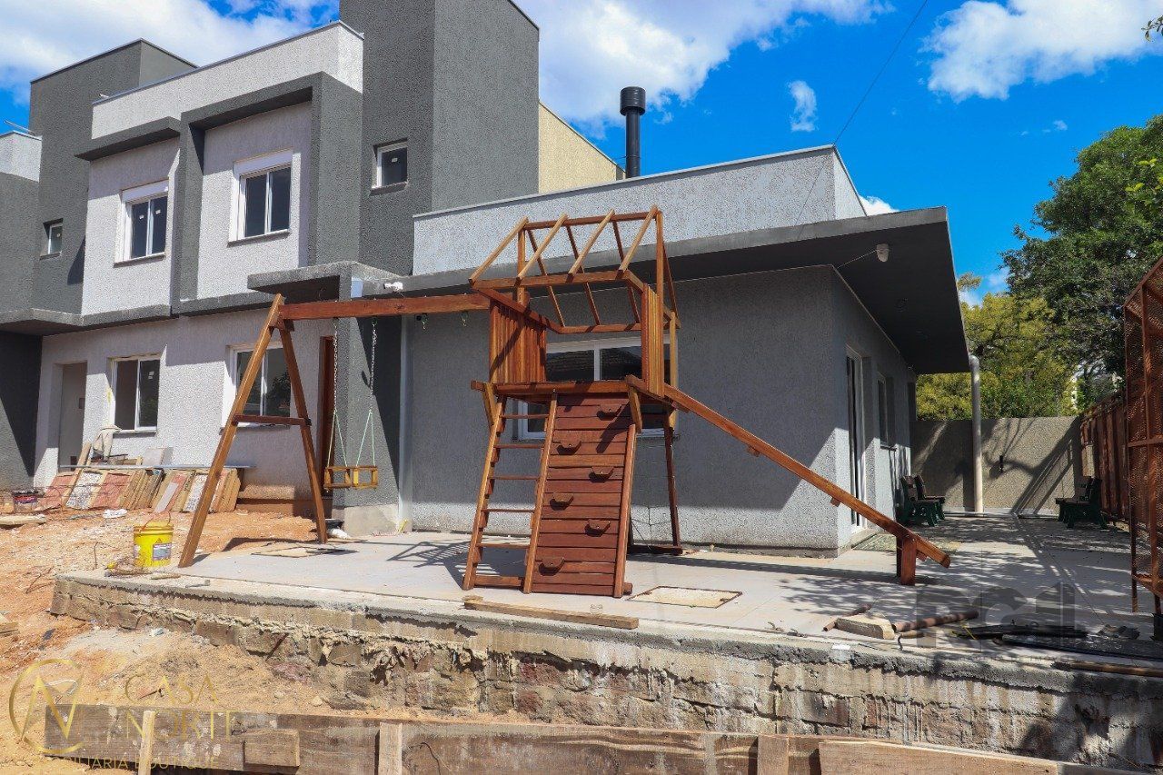Casa de Condomínio à venda com 2 quartos, 57m², 1 vaga, Rua Miguel Ascoleze no bairro Vila Nova em Porto Alegre