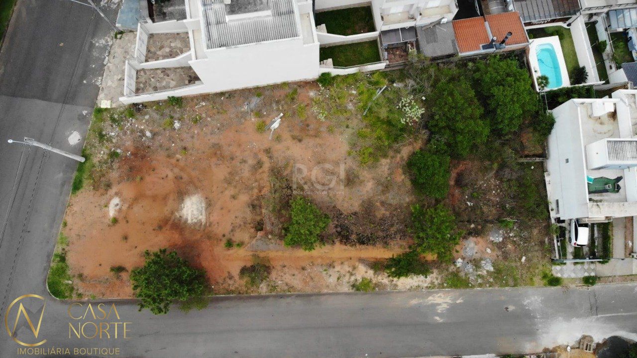 Terreno à venda  com 322m², Rua Manoel Fernandes no bairro Guarujá em Porto Alegre