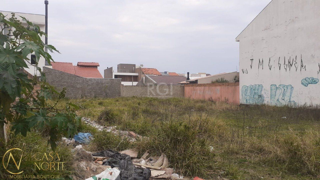 Terreno à venda  com 180m², Rua Irmão Jaime Biazus no bairro Guarujá em Porto Alegre