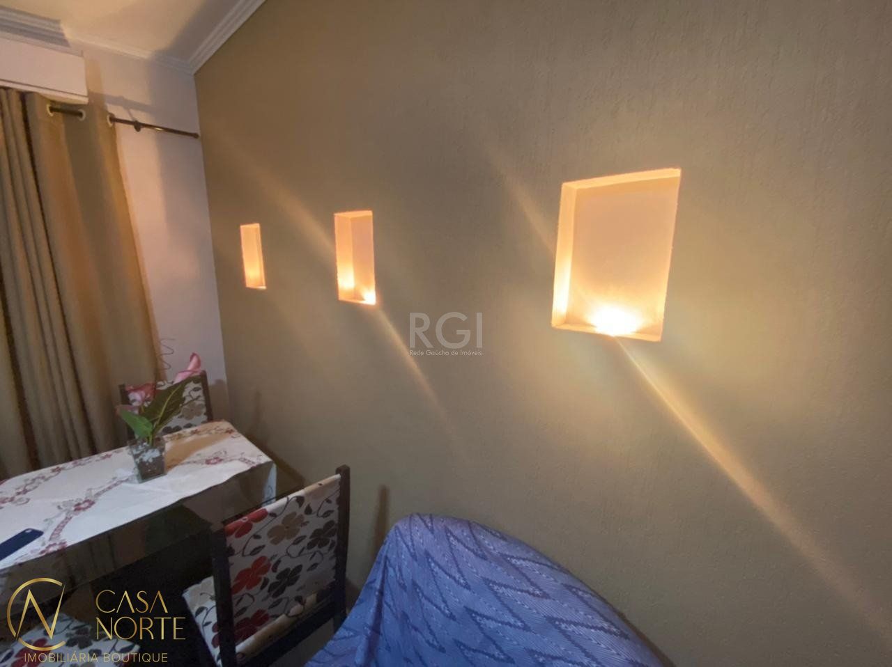 Apartamento à venda com 2 quartos, 47m², 1 vaga, Rua Diomario Moojen no bairro Cristal em Porto Alegre