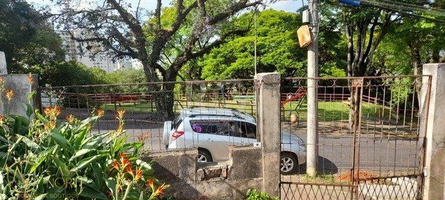 Terreno à venda  com 290m², Rua Paulino Chaves no bairro Santo Antônio em Porto Alegre