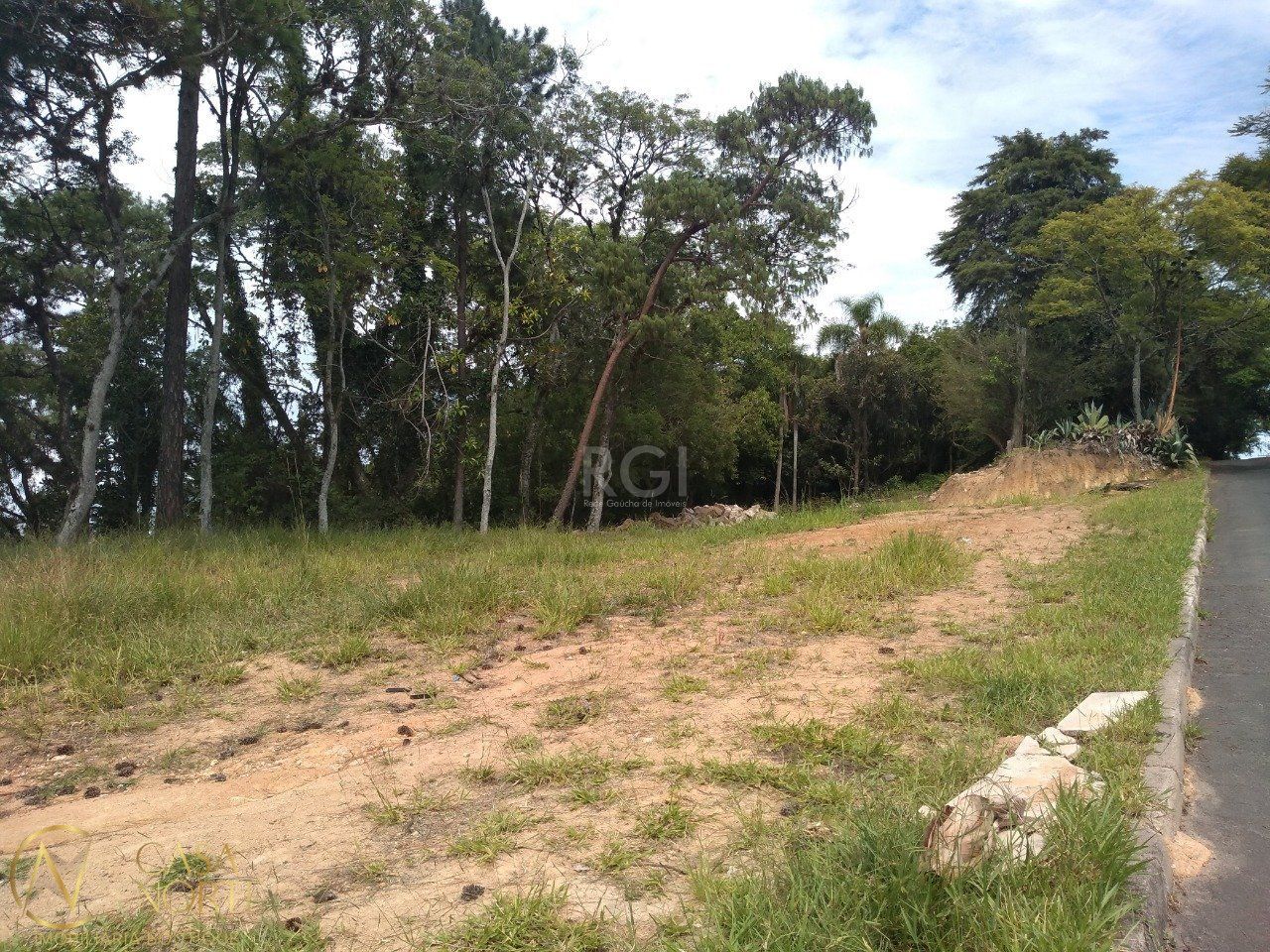 Terreno à venda  com 162m², Rua João Vieira de Aguiar Sobrinho no bairro Belém Novo em Porto Alegre
