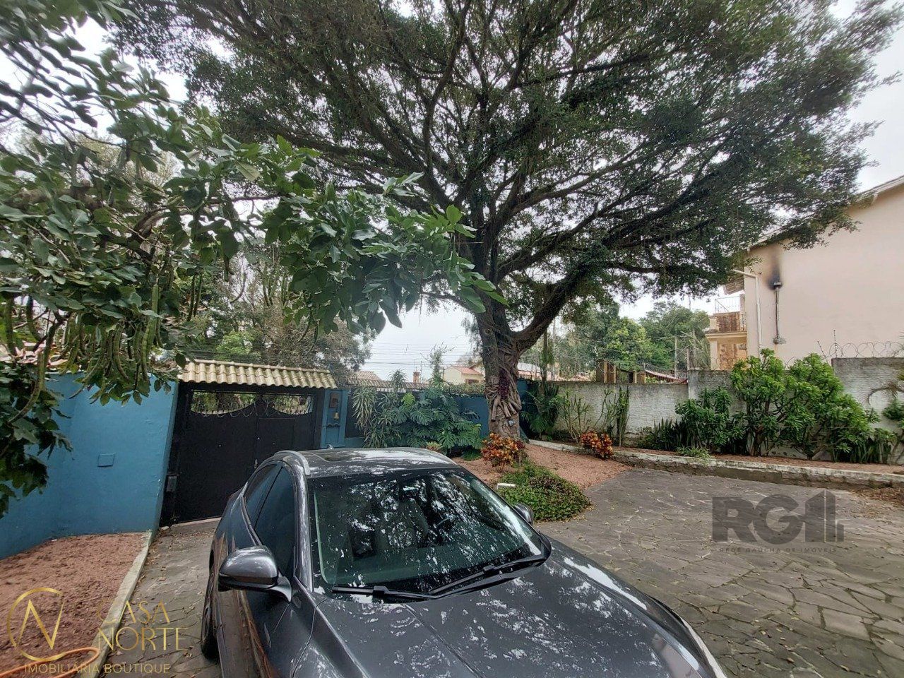 Casa à venda com 3 quartos, 181m², 1 suíte, 4 vagas, Rua dos Minuanos no bairro Espírito Santo em Porto Alegre