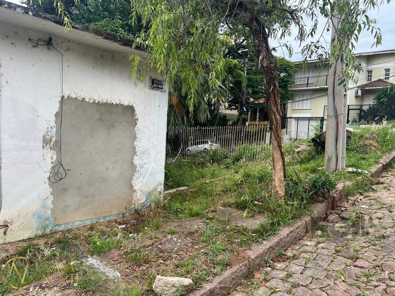 Terreno à venda  com 360m², Rua Doutor Raul Moreira no bairro Cristal em Porto Alegre