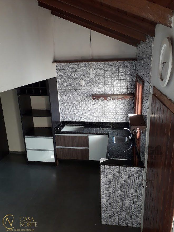 Casa à venda com 2 quartos, 80m², 1 vaga, Rua Pedro Neves Antunes no bairro Mário Quintana em Porto Alegre
