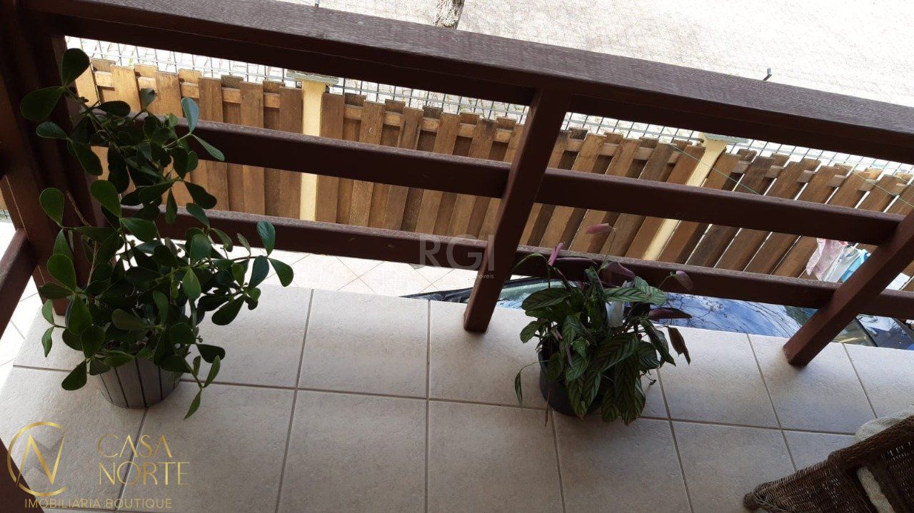 Casa de Condomínio à venda com 3 quartos, 168m², 1 suíte, 2 vagas, Rua Irmao Augusto Duflot no bairro Serraria em Porto Alegre
