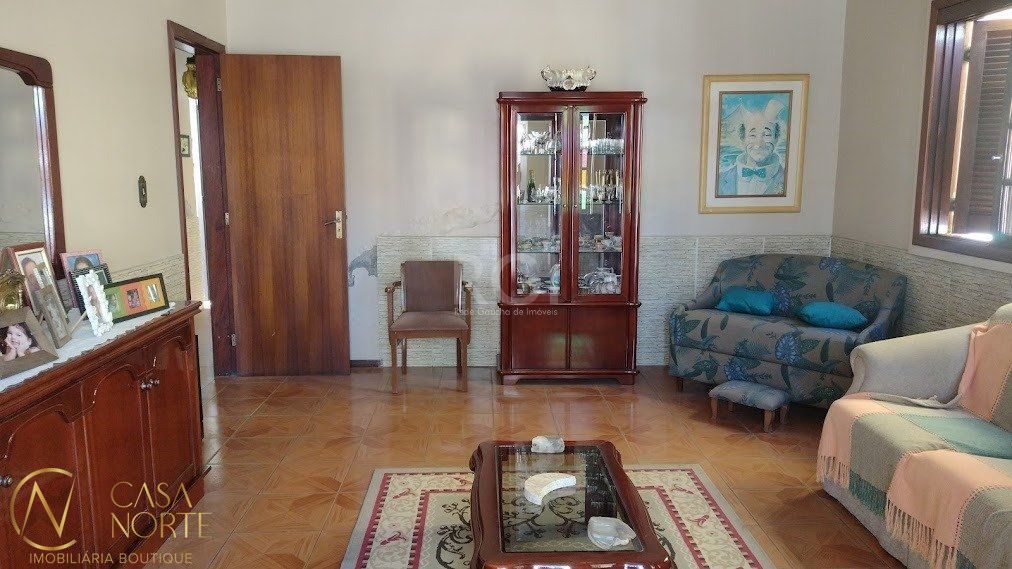 Casa à venda com 3 quartos, 100m², 3 vagas, Rua Doutor João Evangelista F. da Costa, no bairro Cavalhada em Porto Alegre