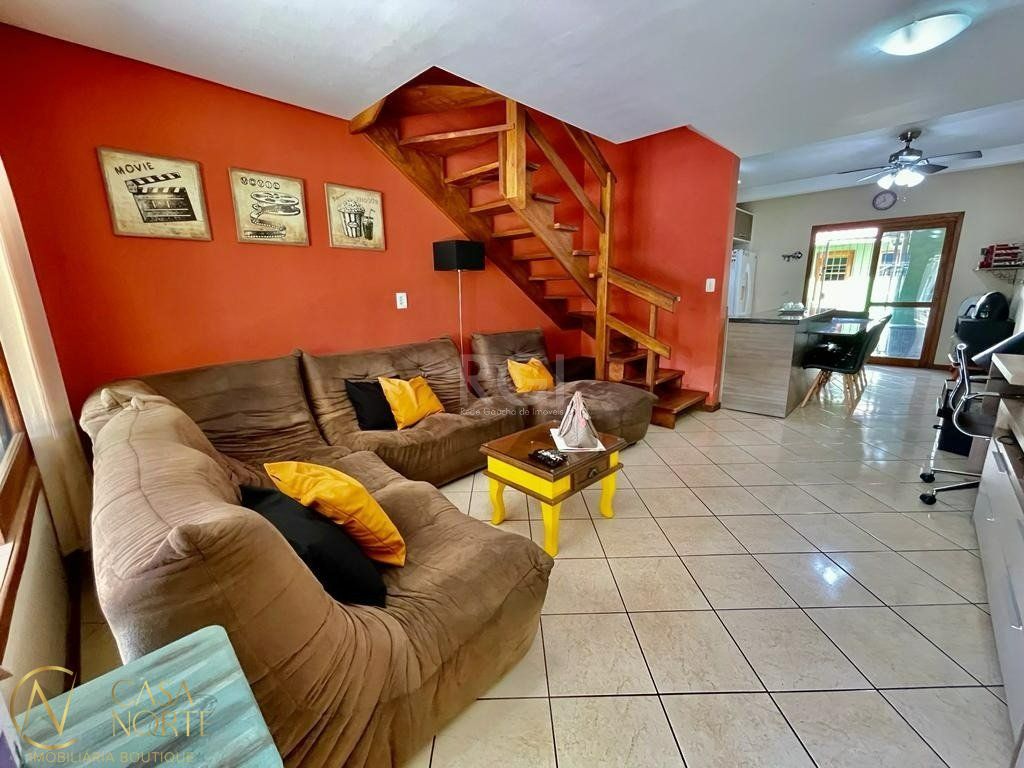 Casa à venda com 2 quartos, 100m², 1 suíte, 1 vaga, Rua Giobatta Giuseppe Petracco no bairro Vila Nova em Porto Alegre