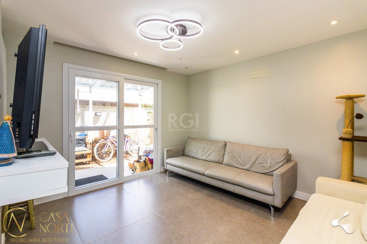 Casa de Condomínio à venda com 3 quartos, 206m², 1 suíte, 2 vagas, Estrada João Salomoni no bairro Vila Nova em Porto Alegre