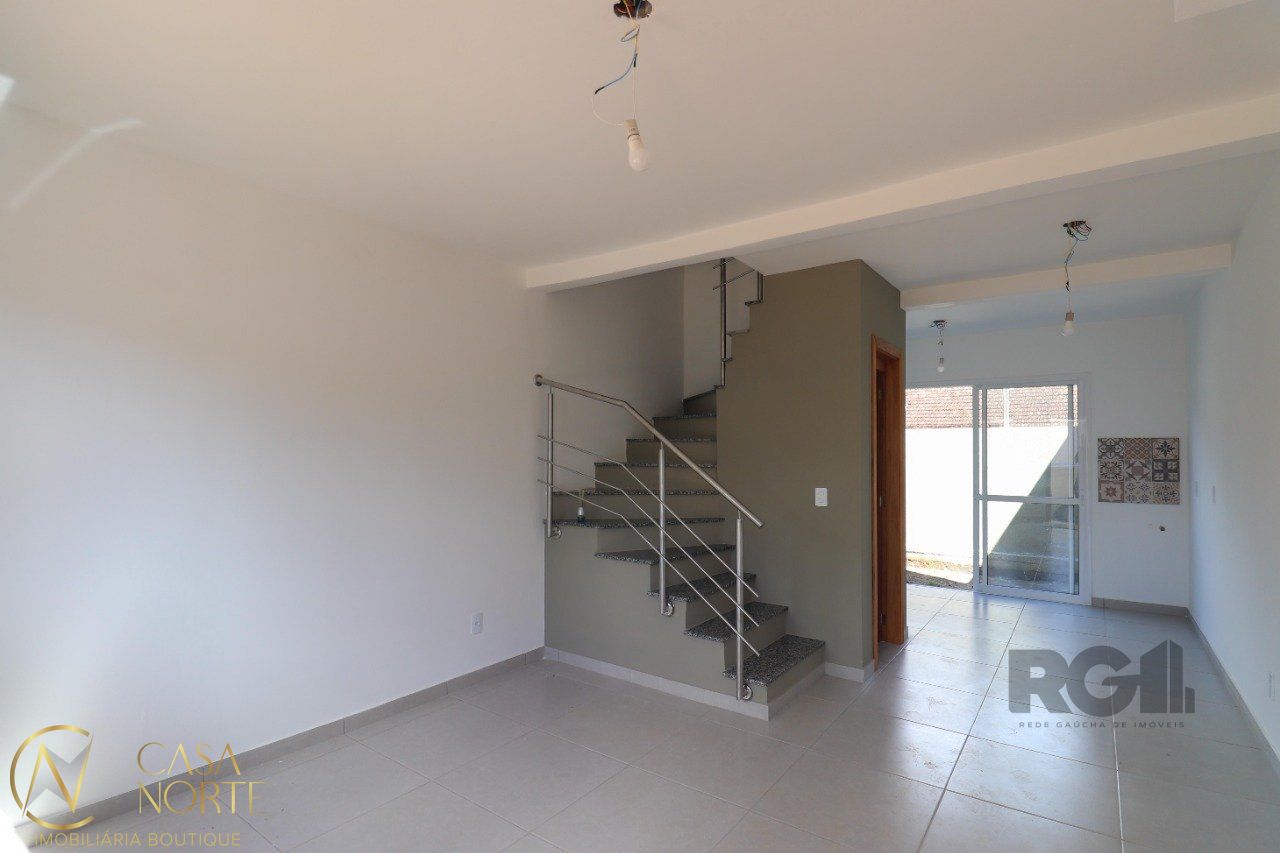 Casa de Condomínio à venda com 2 quartos, 56m², 1 vaga, Rua Miguel Ascoleze no bairro Vila Nova em Porto Alegre