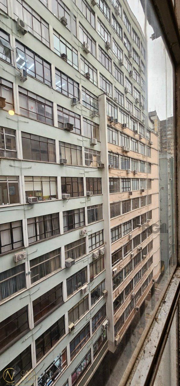 Sala Comercial à venda , 17m², Rua Vigário José Inácio no bairro Centro Histórico em Porto Alegre
