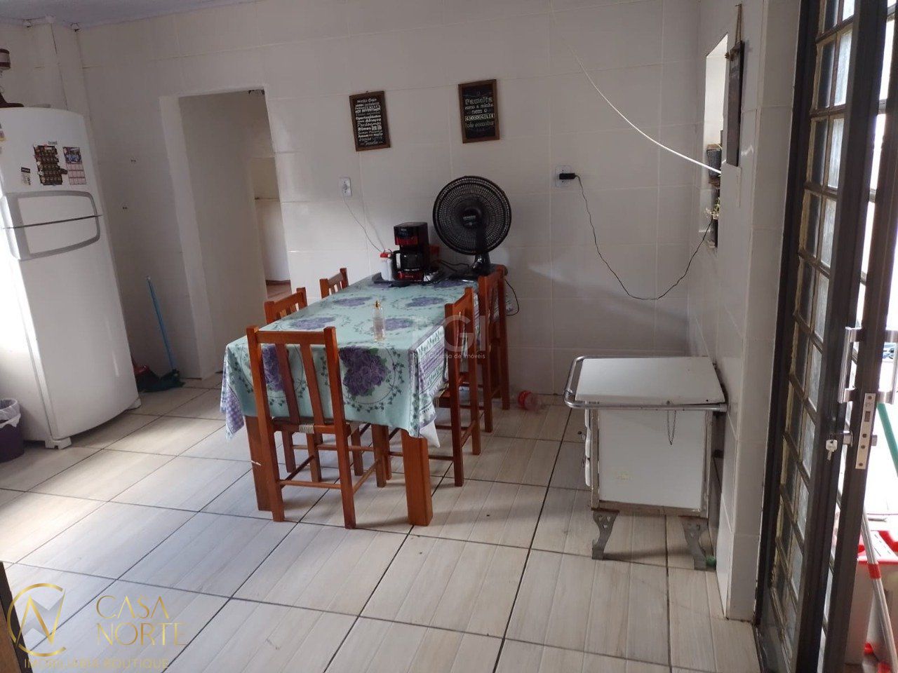 Casa à venda com 4 quartos, 99m², 1 suíte, 8 vagas, Rua Doutor Carlos Walau no bairro Jardim Floresta em Porto Alegre
