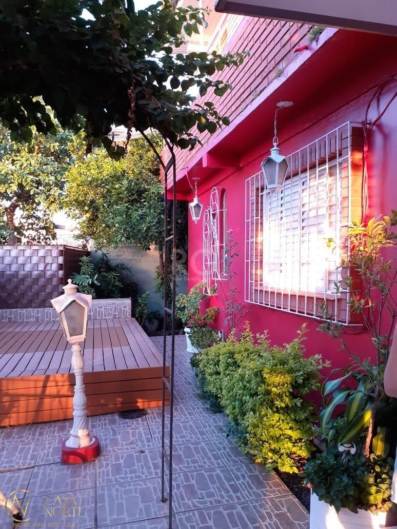 Casa à venda com 3 quartos, 250m², 1 suíte, 1 vaga, Rua Padre João Batista Reus no bairro Camaquã em Porto Alegre