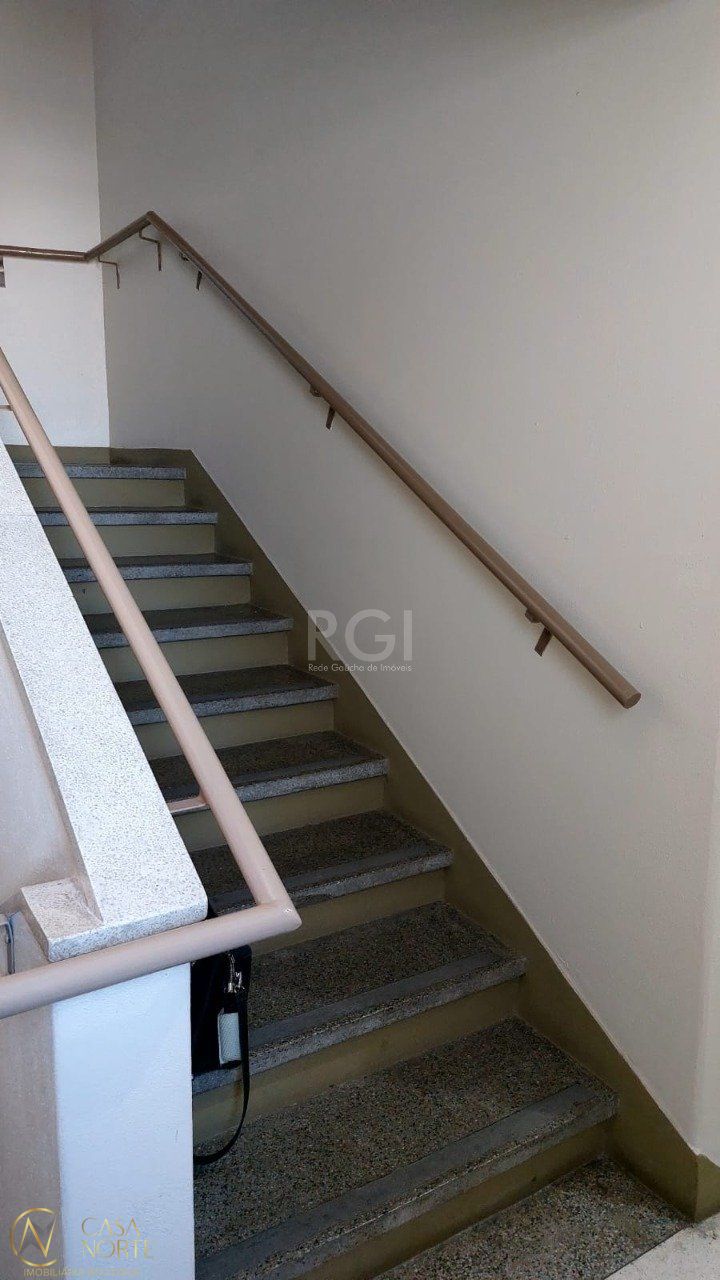 Sala Comercial à venda , 59m², Avenida Venancio Aires no bairro Santana em Porto Alegre