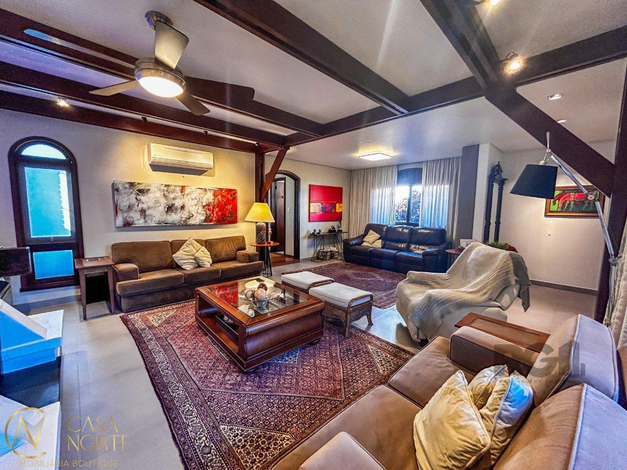 Casa à venda com 3 quartos, 309m², 2 suítes, 5 vagas, Rua Inhanduí no bairro Cristal em Porto Alegre