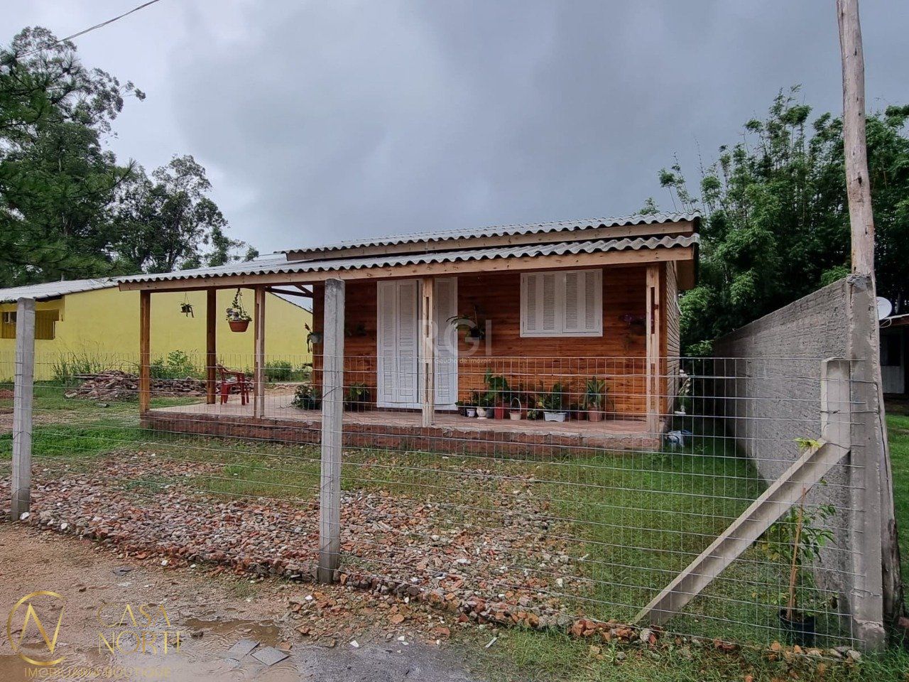 Casa à venda com 2 quartos, 320m², 2 vagas, Rua Darcy Pereira Pozzi no bairro Chapéu do Sol em Porto Alegre