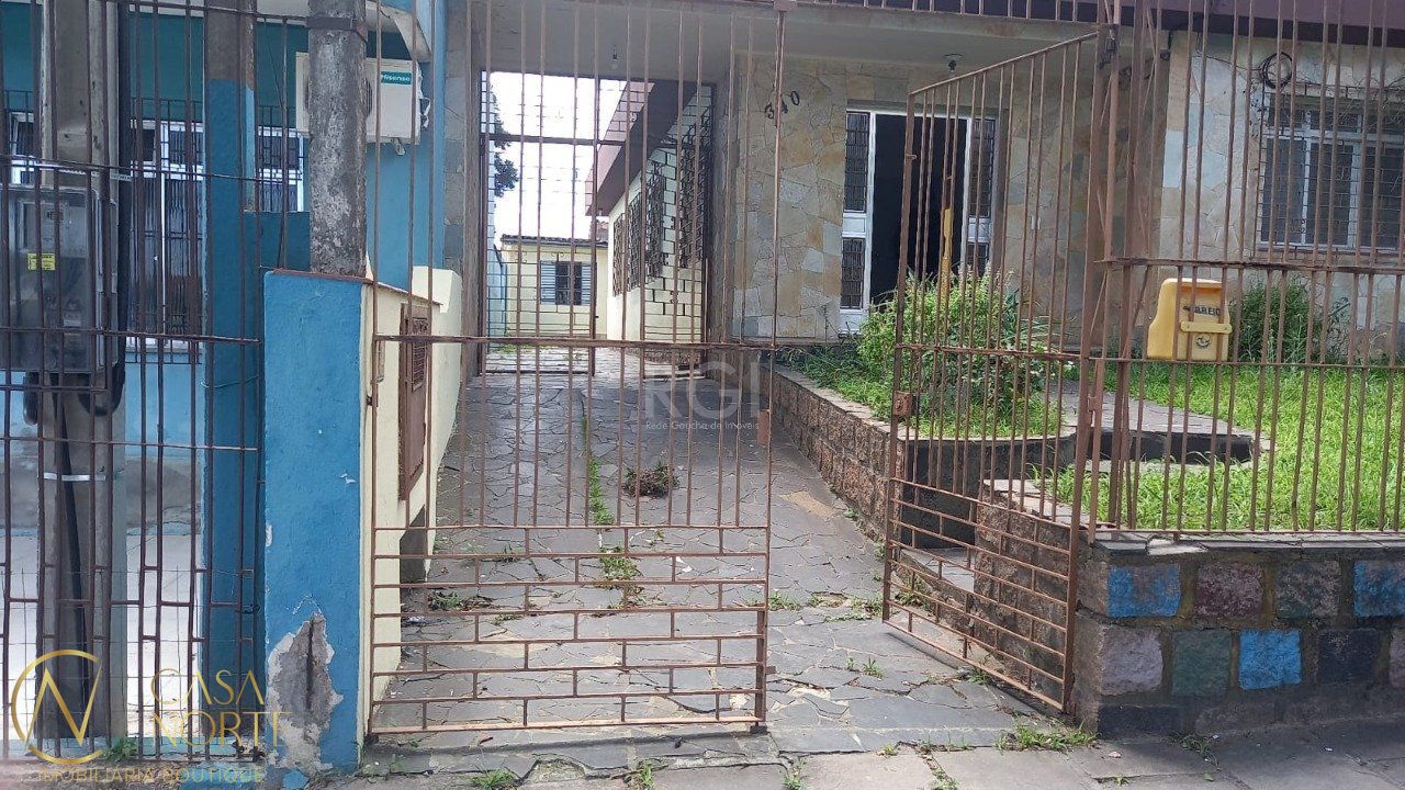 Casa à venda com 3 quartos, 90m², 1 suíte, 3 vagas, Avenida Luiz Moschetti no bairro Vila João Pessoa em Porto Alegre