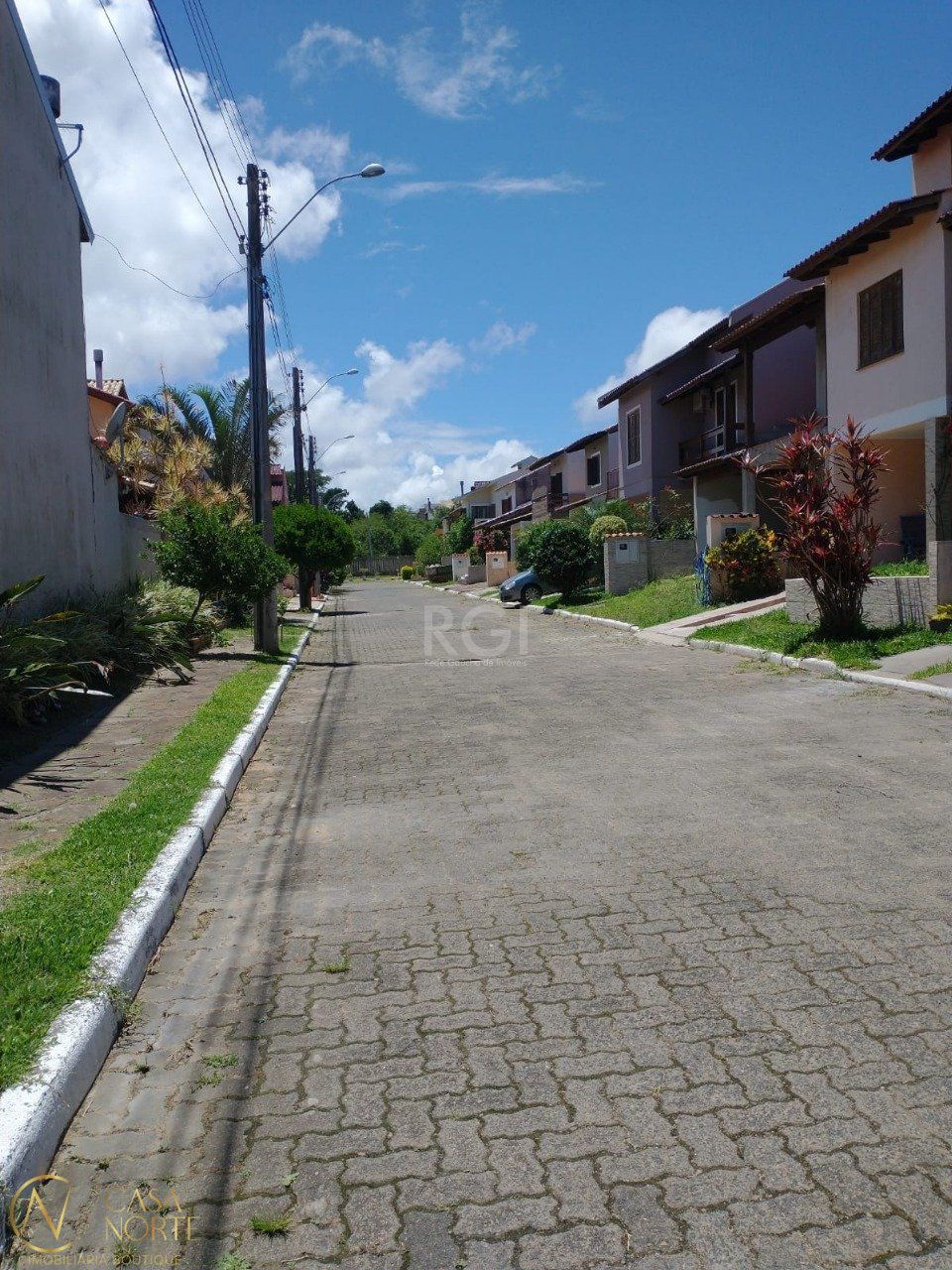 Casa de Condomínio à venda com 4 quartos, 155m², 1 suíte, 2 vagas, Rua Ponciano Pacheco da Silveira no bairro Guarujá em Porto Alegre