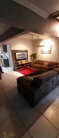 Casa à venda com 4 quartos, 245m², 1 suíte, 1 vaga, Rua Doutor Mário Totta no bairro Tristeza em Porto Alegre