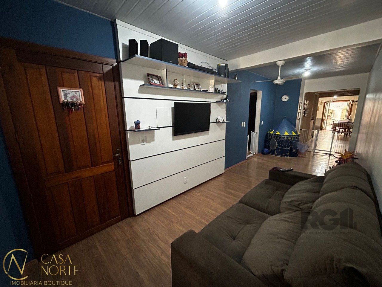 Casa à venda com 5 quartos, 135m², 2 vagas, Rua Delmar Kuhn no bairro Hípica em Porto Alegre