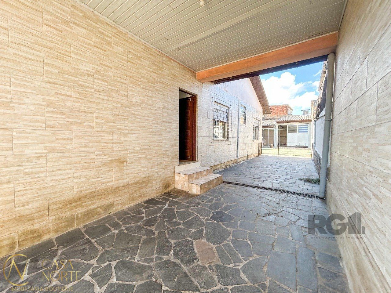 Casa à venda com 3 quartos, 114m², 3 vagas, Rua Gregorio Perez no bairro Cavalhada em Porto Alegre