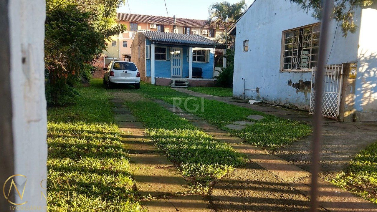Terreno à venda  com 396m², Rua Afonso Arinos no bairro Camaquã em Porto Alegre