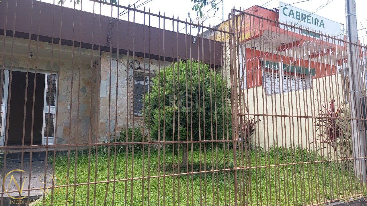 Casa à venda com 3 quartos, 90m², 1 suíte, 3 vagas, Avenida Luiz Moschetti no bairro Vila João Pessoa em Porto Alegre