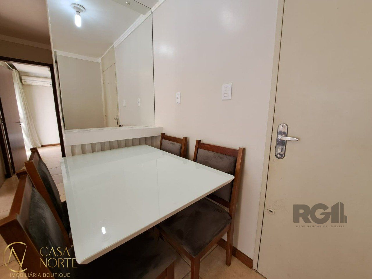 Apartamento à venda com 2 quartos, 50m², 1 vaga, Rua Derocy Giacomo da Silva, no bairro Vila Nova em Porto Alegre