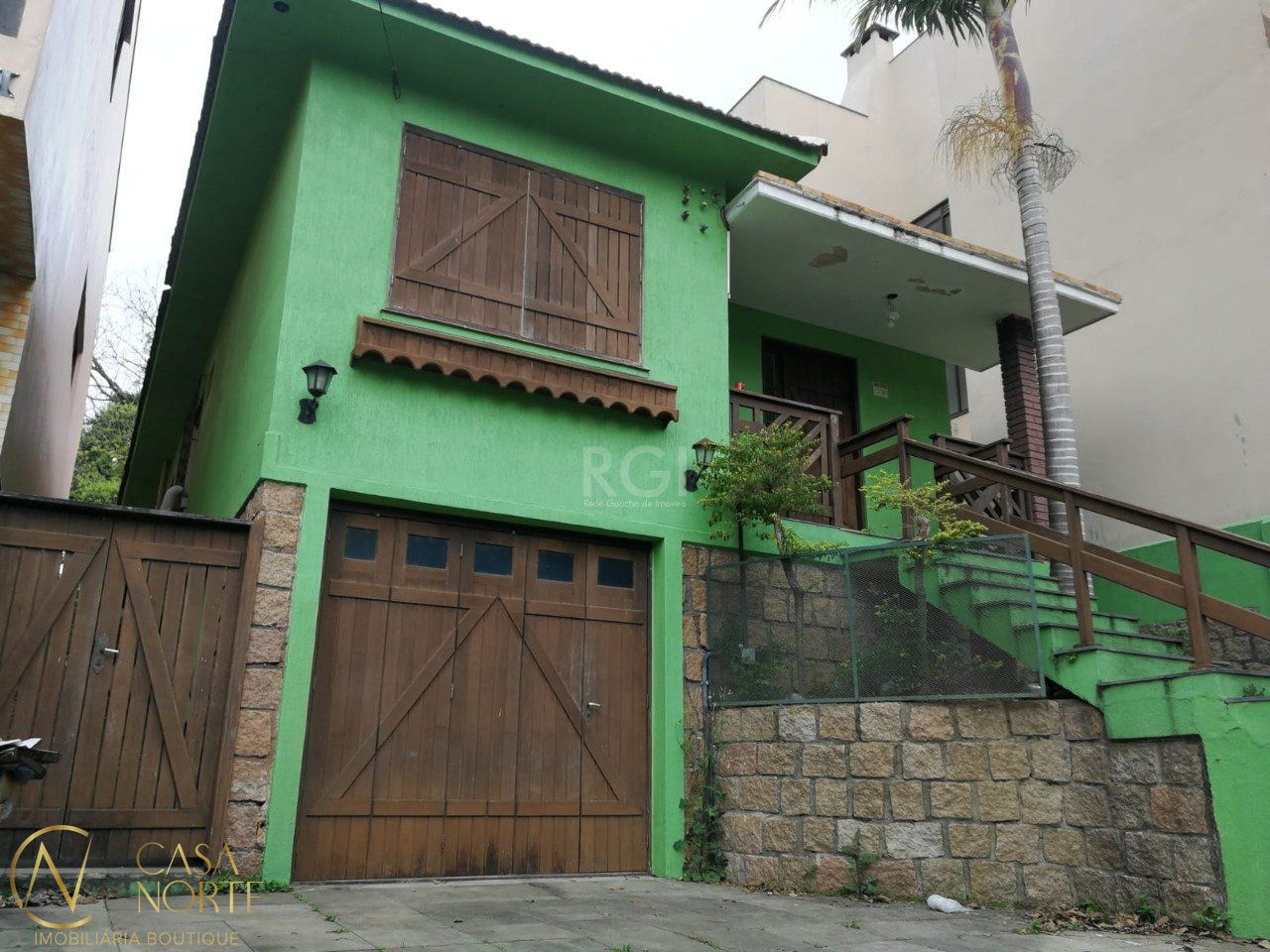 Casa à venda com 3 quartos, 170m², 3 vagas, Rua Cangussu no bairro Nonoai em Porto Alegre
