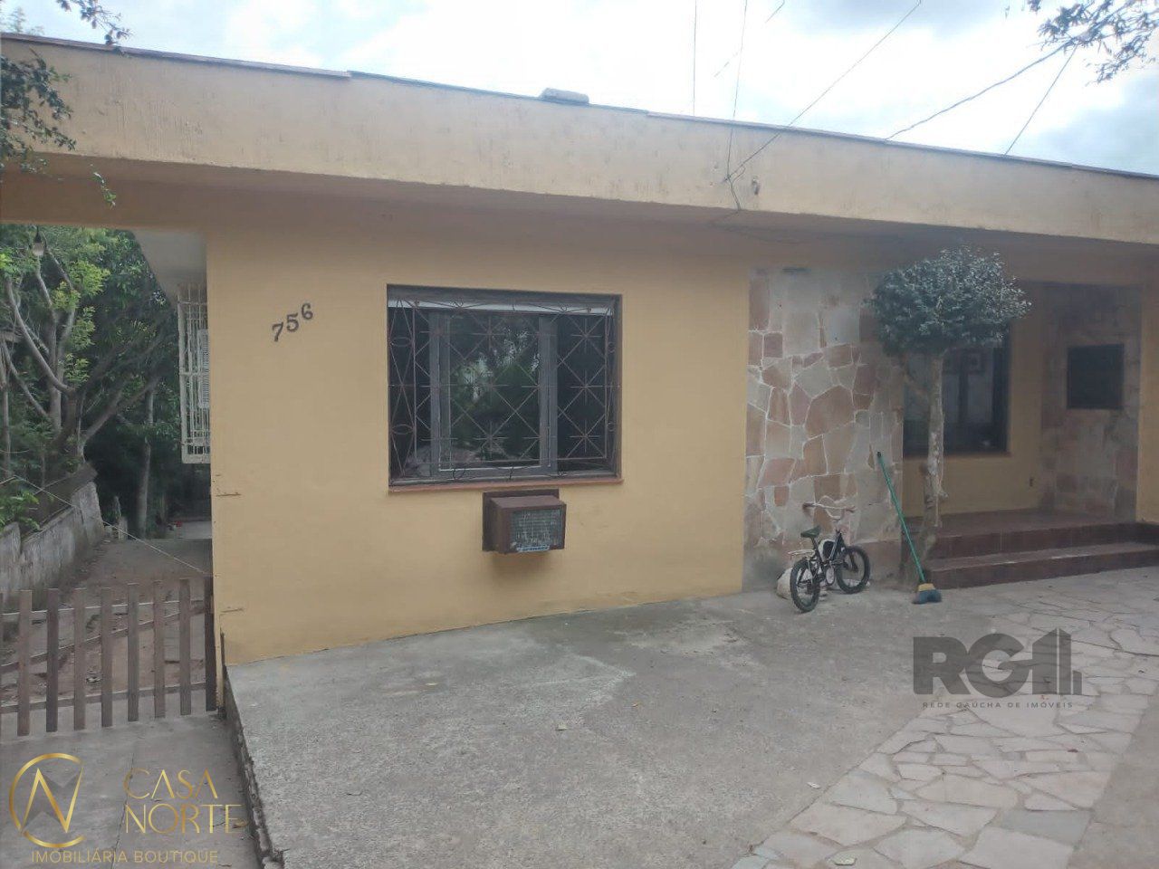 Casa à venda com 5 quartos, 0m², 4 vagas, Estrada Francisca de Oliveira Vieira no bairro Belém Novo em Porto Alegre