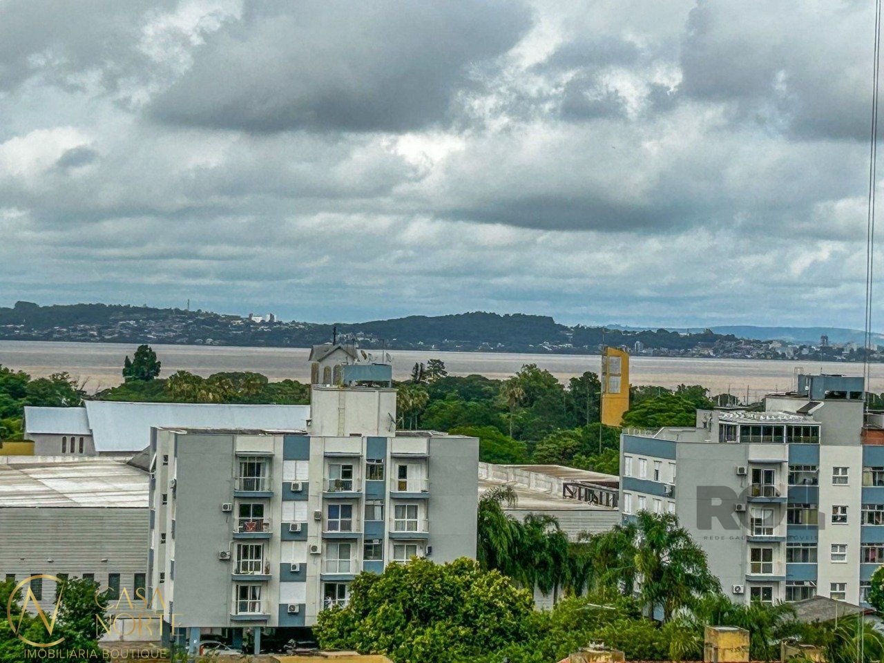 Apartamento à venda com 3 quartos, 95m², 1 suíte, 2 vagas, Rua Doutor Armando Barbedo no bairro Tristeza em Porto Alegre