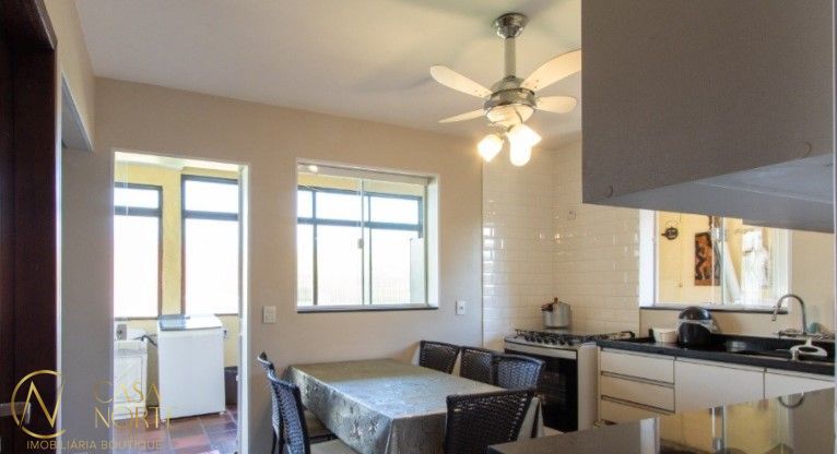 Casa Comercial à venda com 3 quartos, 200m², 3 vagas, Rua Doutor Barcelos no bairro Tristeza em Porto Alegre