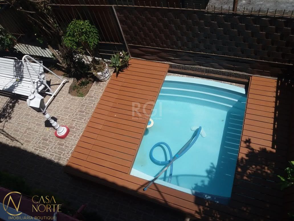 Casa à venda com 3 quartos, 250m², 1 suíte, 1 vaga, Rua Padre João Batista Reus no bairro Camaquã em Porto Alegre