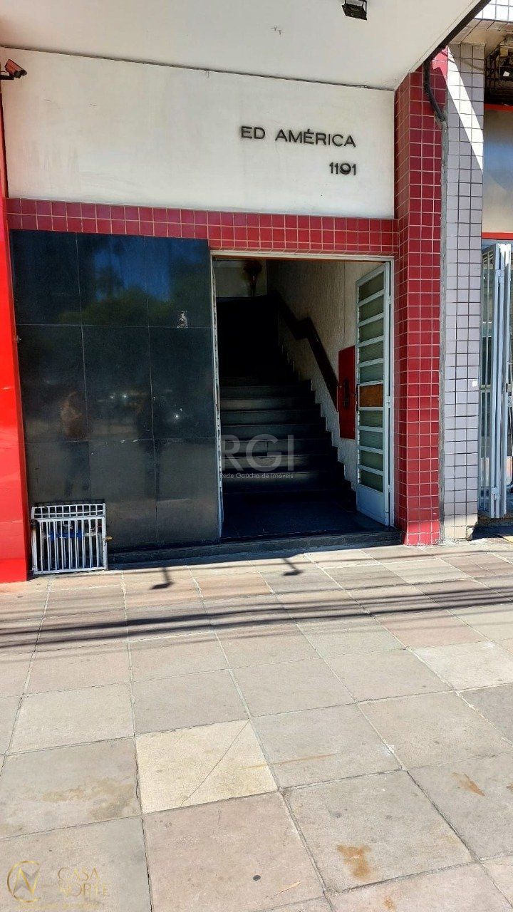 Sala Comercial à venda , 59m², Avenida Venancio Aires no bairro Santana em Porto Alegre