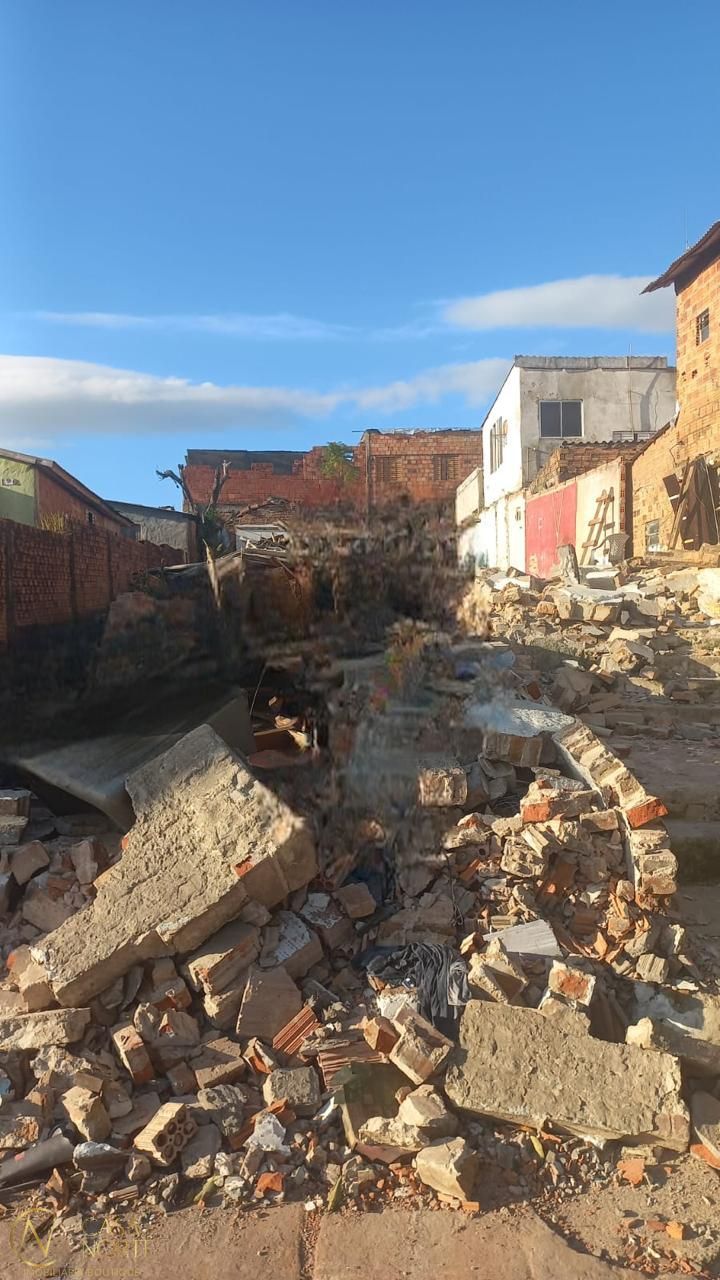Terreno à venda  com 327m², Rua Mário de Artagão no bairro Partenon em Porto Alegre