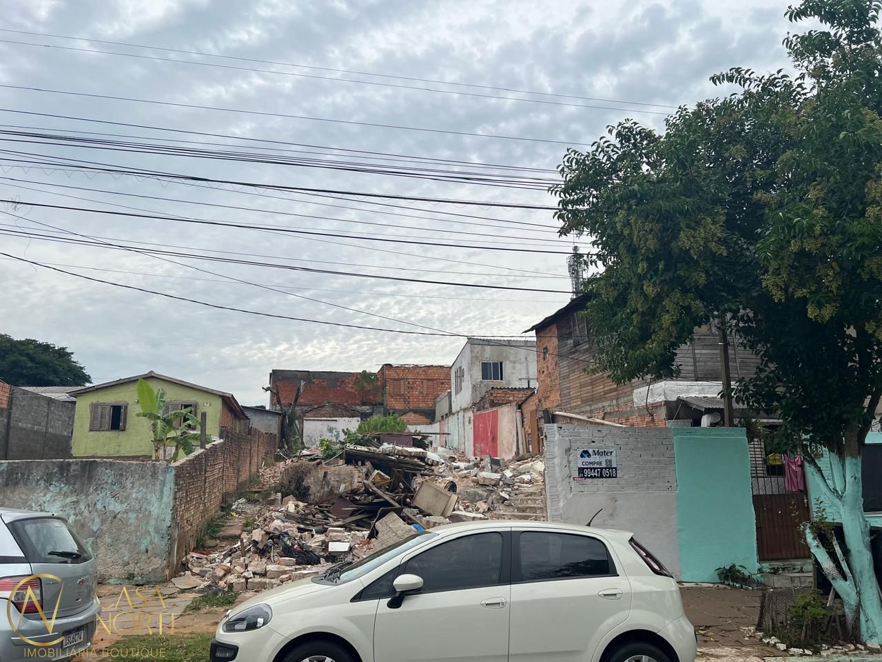 Terreno à venda  com 327m², Rua Mário de Artagão no bairro Partenon em Porto Alegre