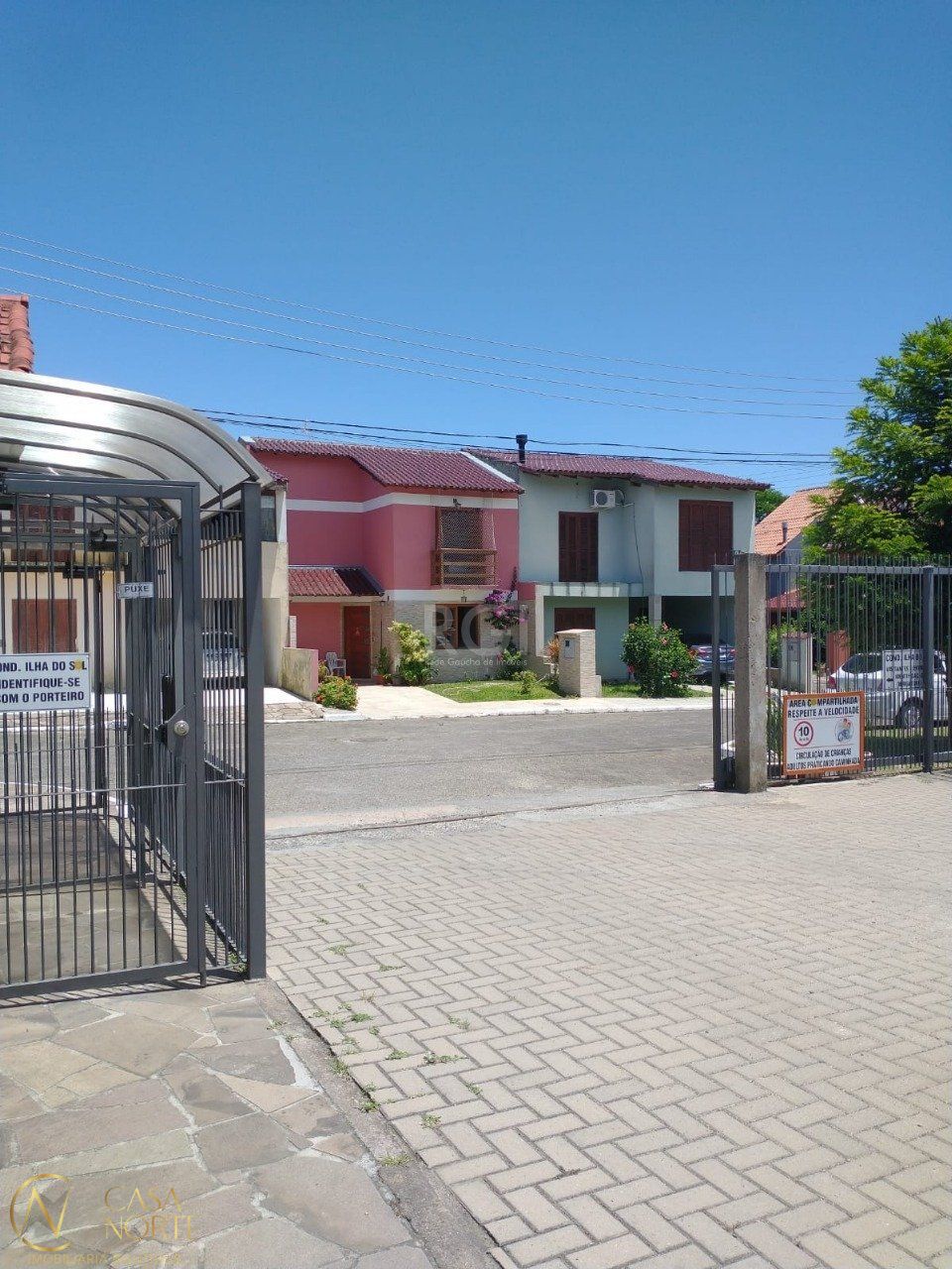 Casa de Condomínio à venda com 4 quartos, 155m², 1 suíte, 2 vagas, Rua Ponciano Pacheco da Silveira no bairro Guarujá em Porto Alegre