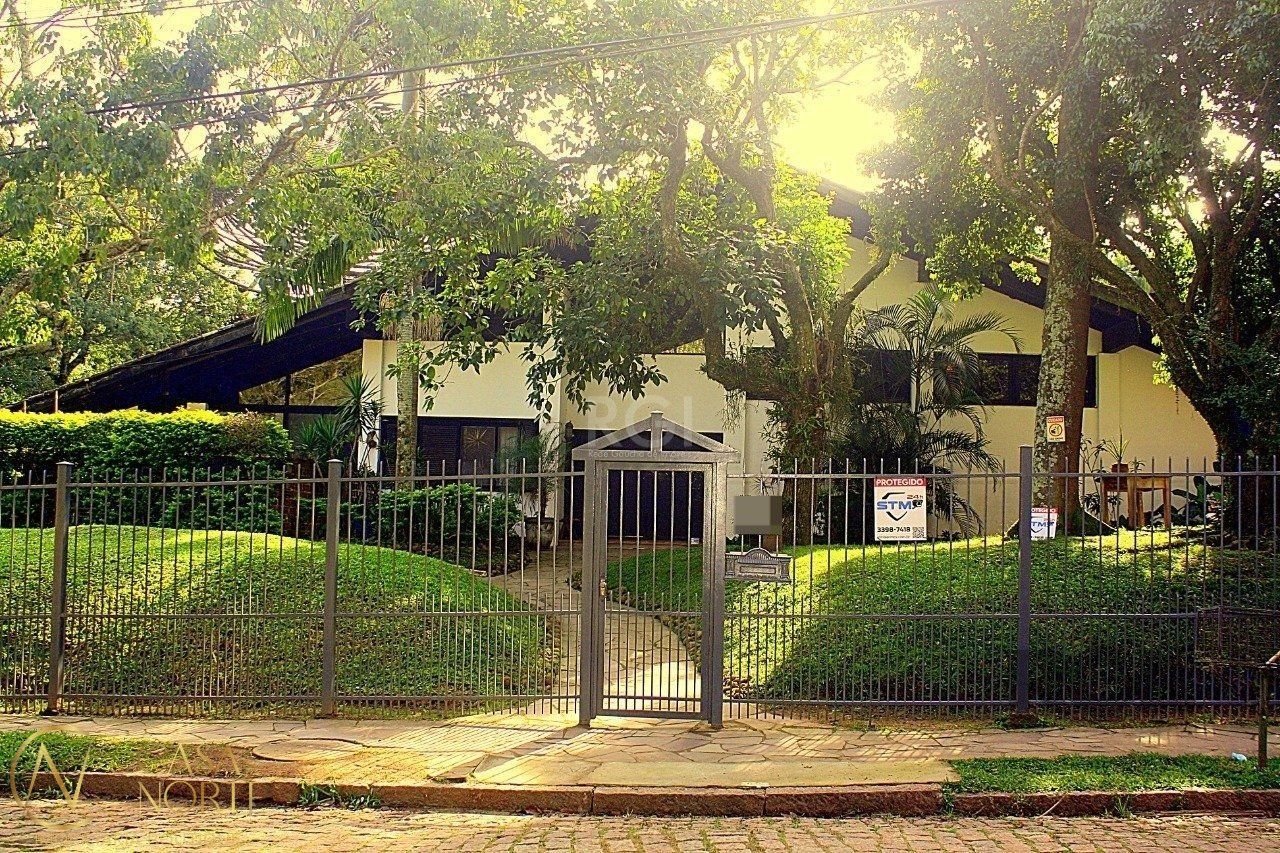 Casa à venda com 6 quartos, 523m², 2 suítes, 2 vagas, Rua Padre João Batista Reus no bairro Vila Conceição em Porto Alegre
