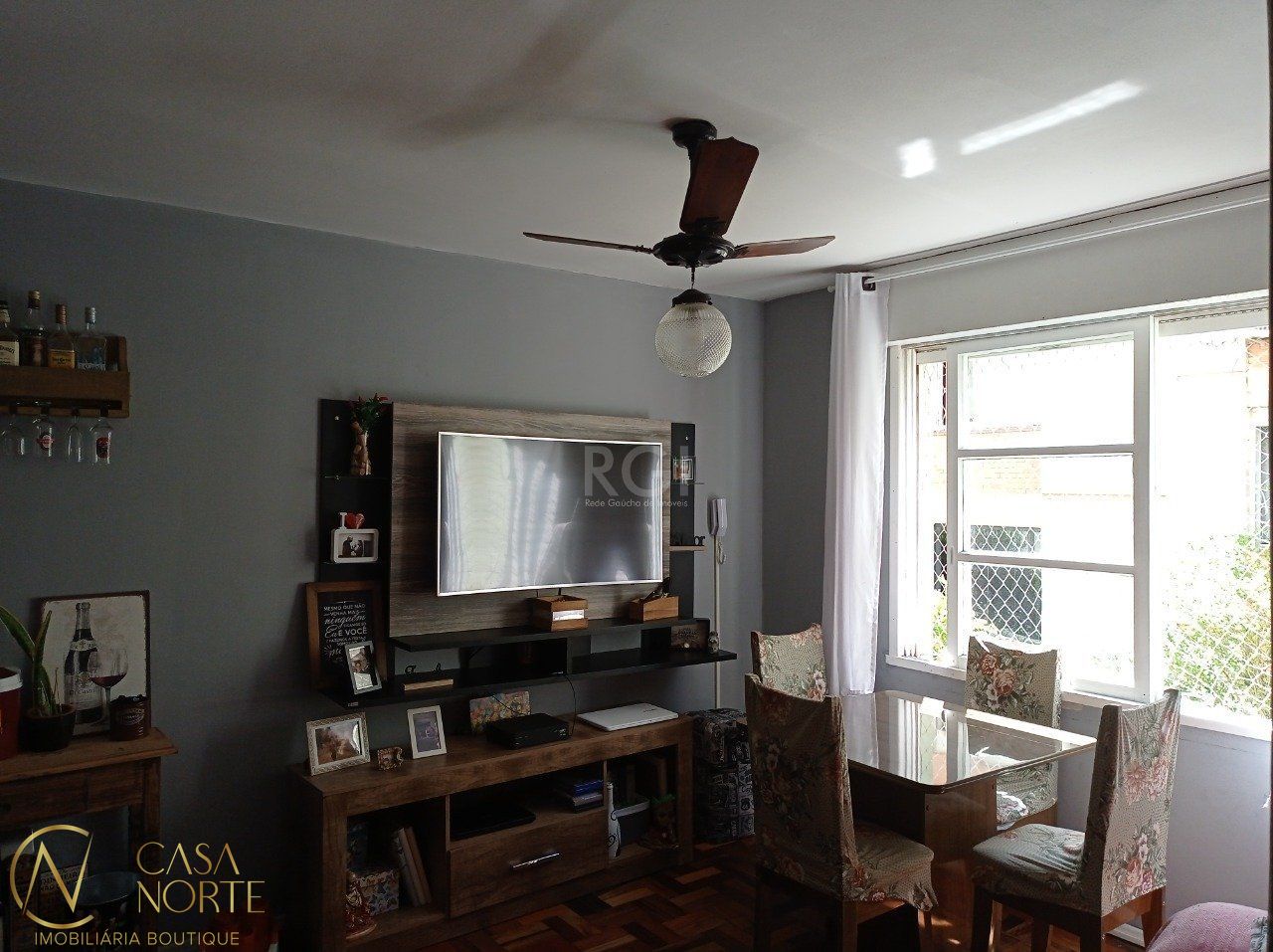 Apartamento à venda com 2 quartos, 52m², 1 vaga, Avenida Taquary no bairro Cristal em Porto Alegre