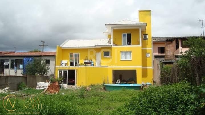 Casa à venda com 3 quartos, 250m², 1 suíte, 2 vagas, Rua Jerolomo Minuzo no bairro Vila Nova em Porto Alegre