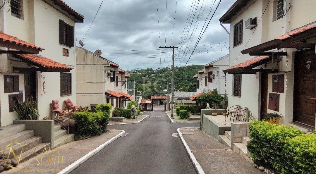 Casa de Condomínio à venda com 2 quartos, 72m², 1 vaga, Avenida Monte Cristo no bairro Vila Nova em Porto Alegre
