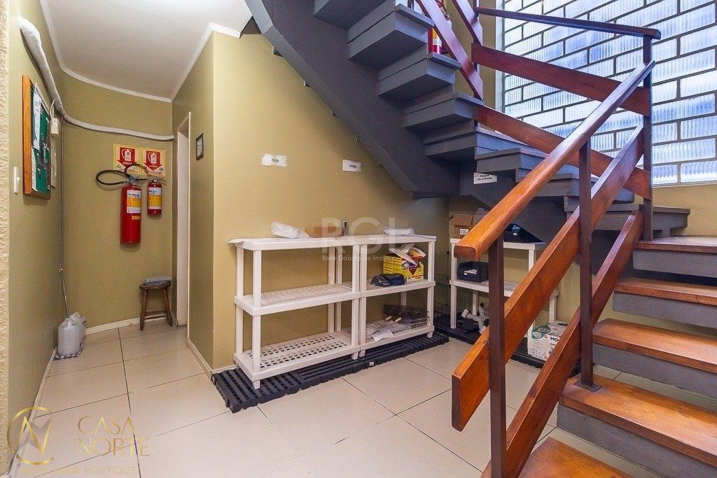 Casa à venda com 9 quartos, 354m², 5 vagas, Avenida Amazonas no bairro São Geraldo em Porto Alegre