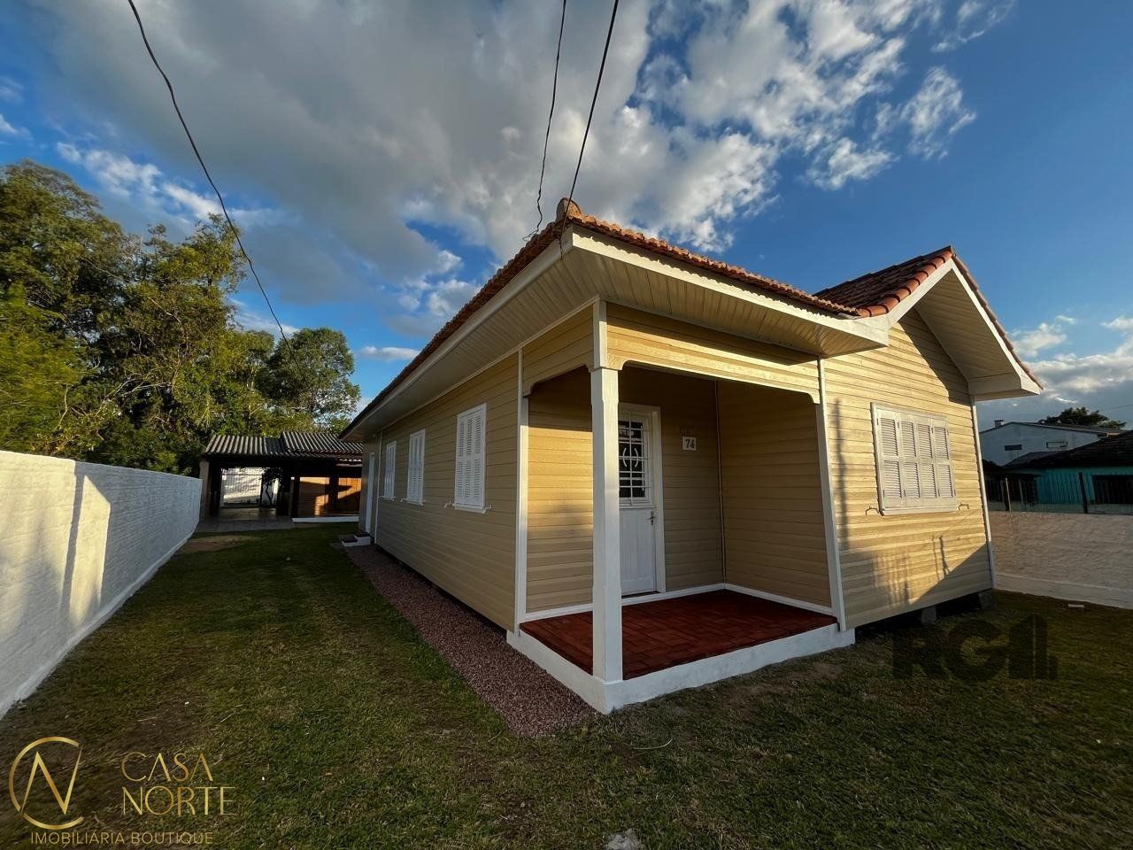 Casa à venda com 3 quartos, 256m², 1 suíte, 5 vagas, Rua Lauro Motta Duarte no bairro Belém Novo em Porto Alegre