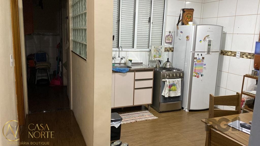 Casa à venda com 3 quartos, 198m², 4 vagas, Rua Antônio Pedro Baldasso no bairro Rubem Berta em Porto Alegre
