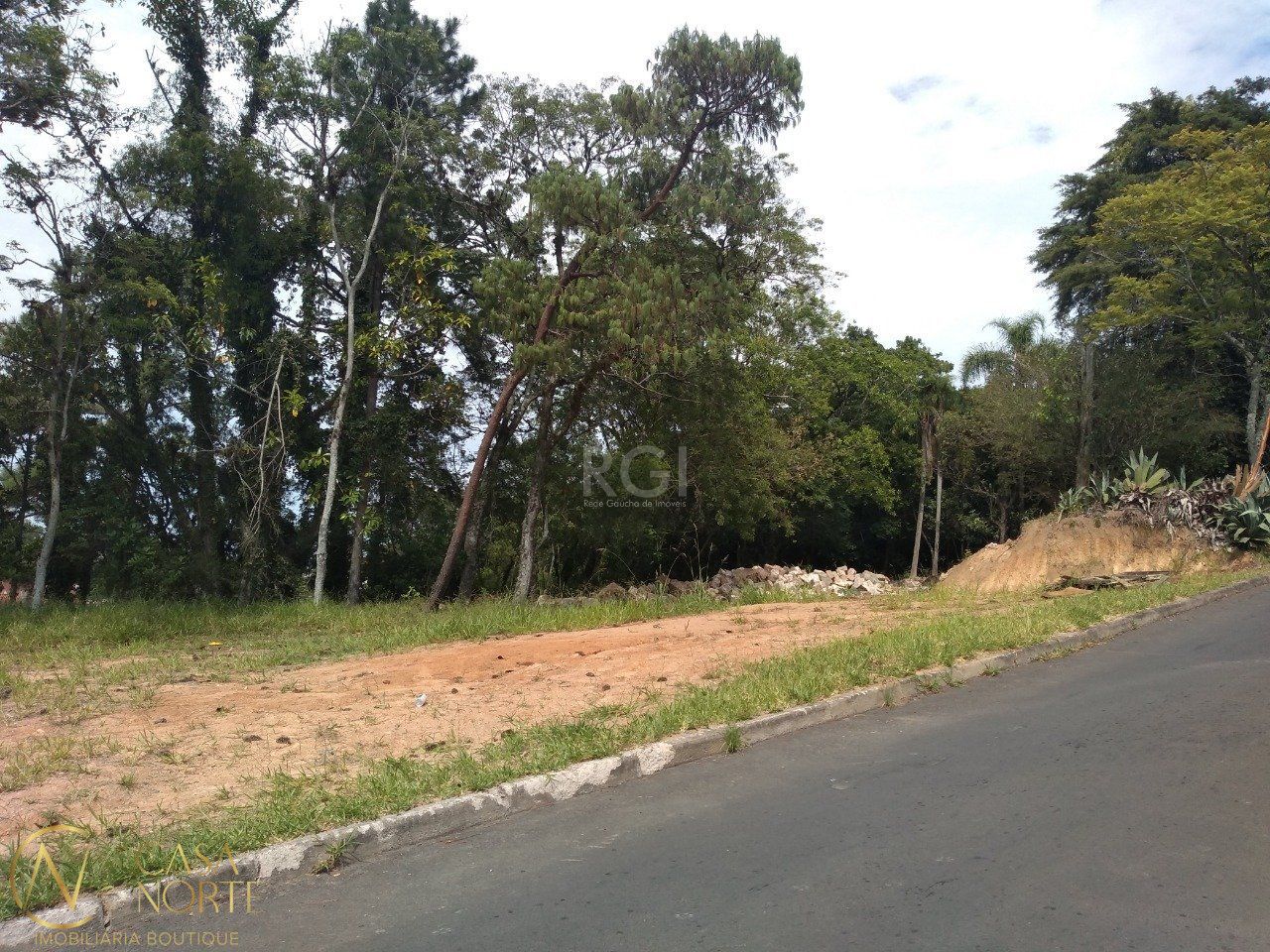 Terreno à venda  com 162m², Rua João Vieira de Aguiar Sobrinho no bairro Belém Novo em Porto Alegre
