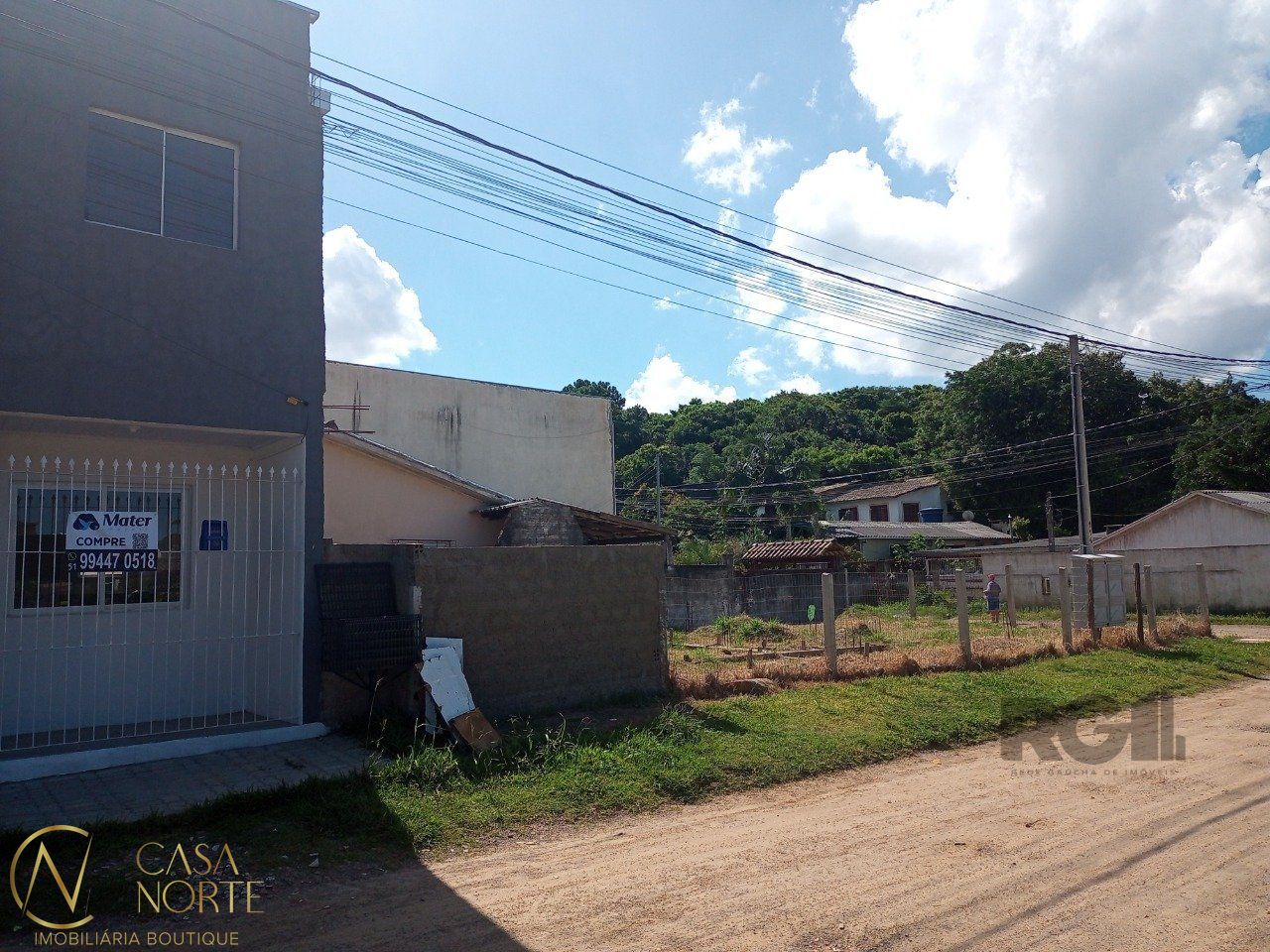 Casa à venda com 2 quartos, 60m², Avenida Edgar Pires de Castro no bairro Hípica em Porto Alegre